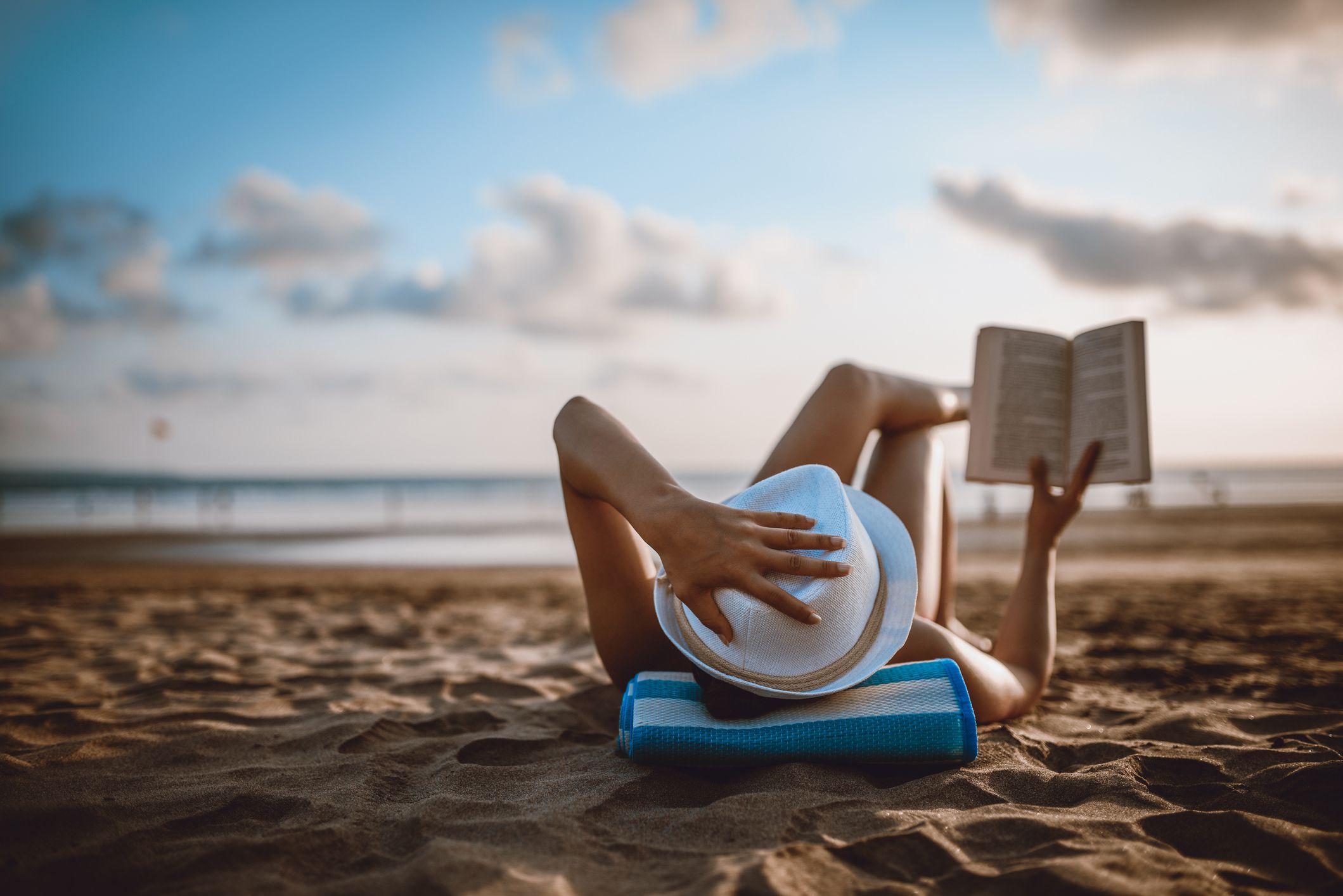 woman-reading-on-beach-5c1ed74646e0fb0001d0254b