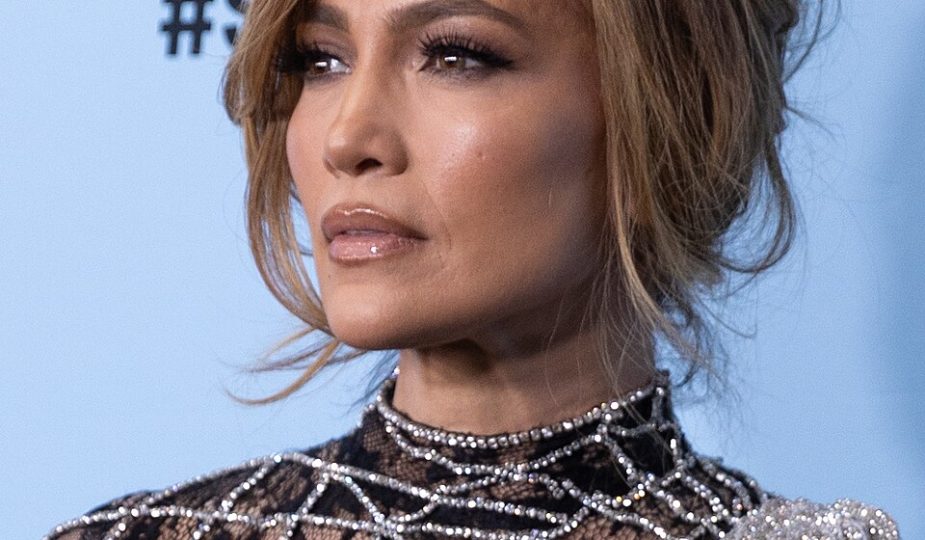 Zendaya Shines in Louis Vuitton’s Resort 2025 Campaign with Captivating Presence