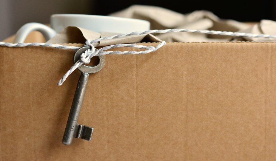 How to Securely Transport a Wardrobe with Fragile Materials and Eye-Catching Items