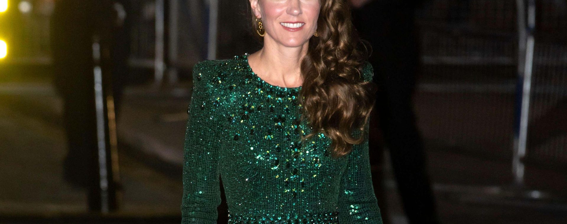 How to Fashion Sequin Dresses and Accessories: Professional Advice